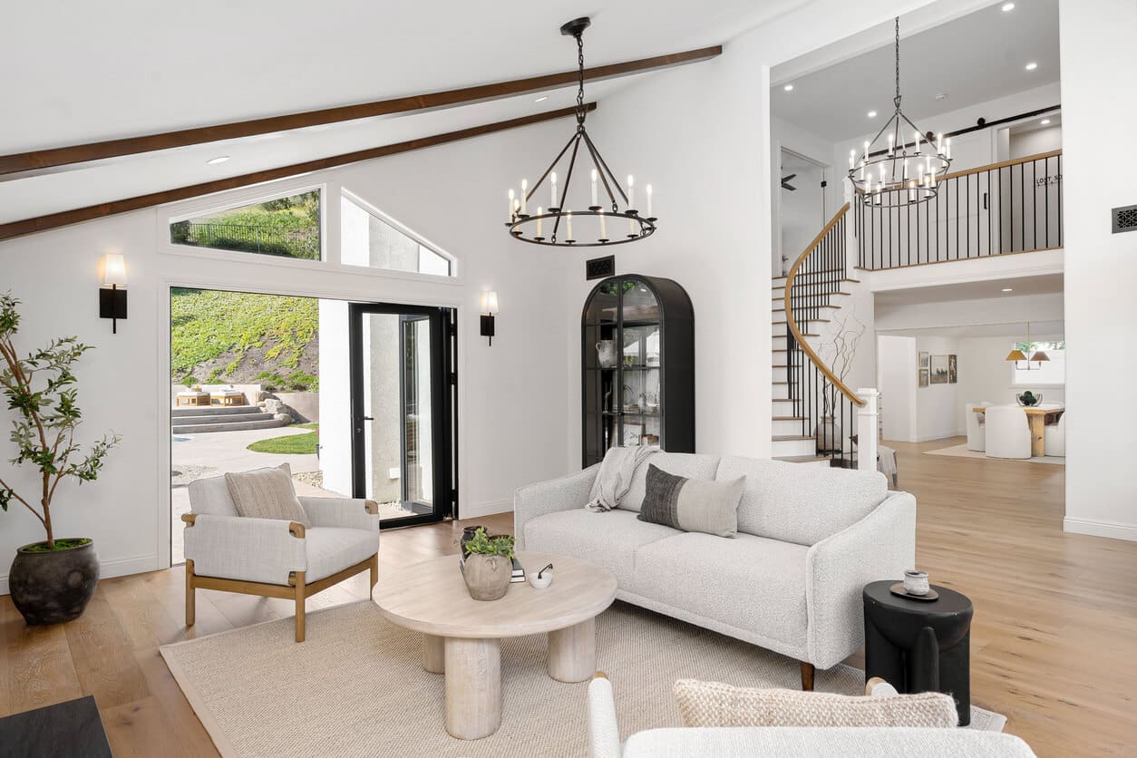 mist-sprinkler-systems-in-a-modern-home