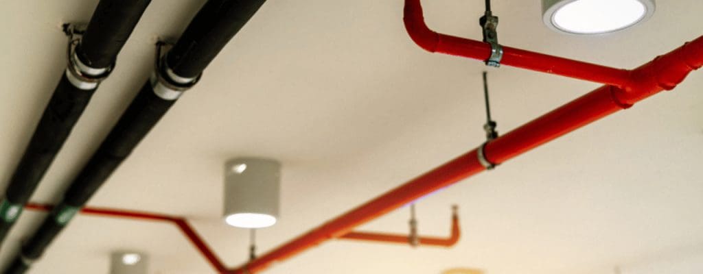 Water misting system fitted in a building ceiling